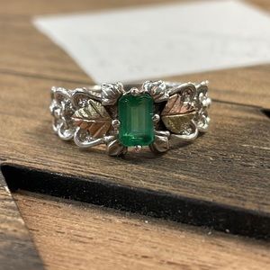 Black Hills 12kt and 925 Ring with Green Center - Size 5.75